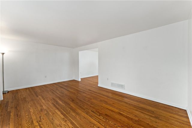 627 Berwick Ct, Mccandless, PA 15237