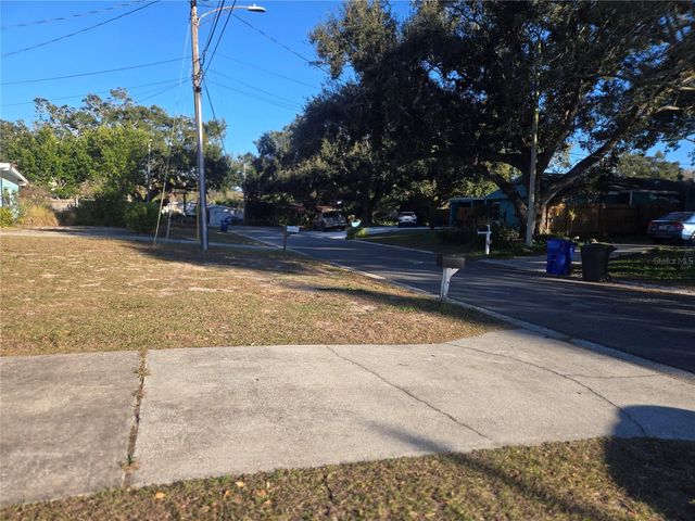 682 REGINA ROAD, Dunedin, FL 34698