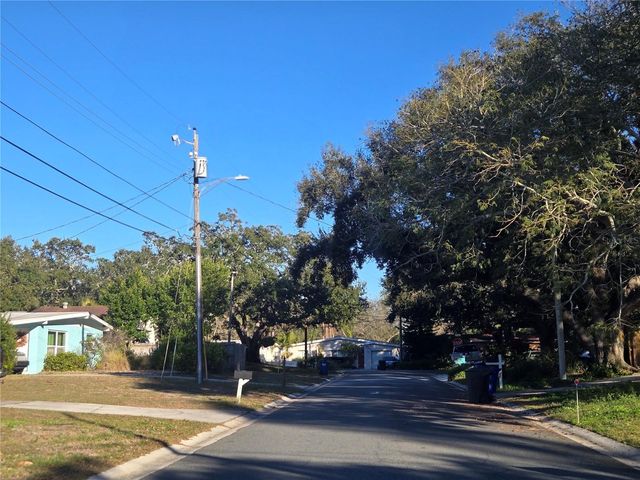 682 REGINA ROAD, Dunedin, FL 34698