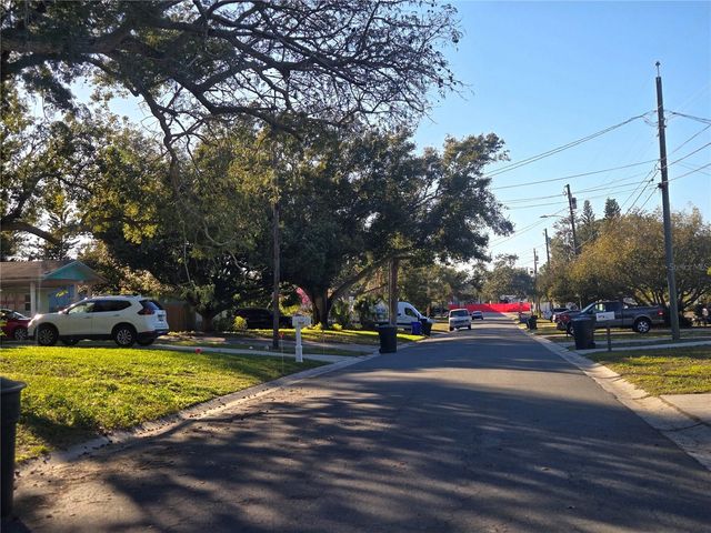 682 REGINA ROAD, Dunedin, FL 34698