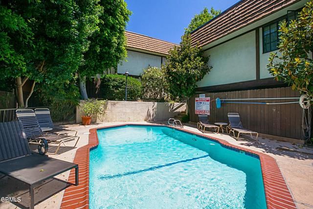 1429 Valley View Road 13, Glendale, CA 91202