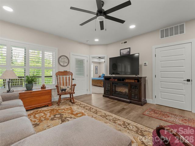 143 Carver Street 13, Brevard, NC 28712