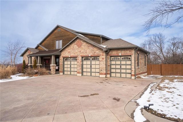 17492 Evans Road, Tonganoxie, KS 66086