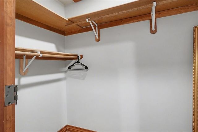 17492 Evans Road, Tonganoxie, KS 66086