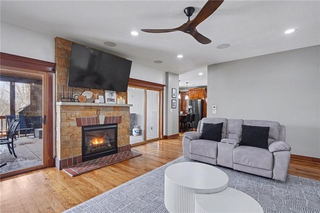 17492 Evans Road, Tonganoxie, KS 66086