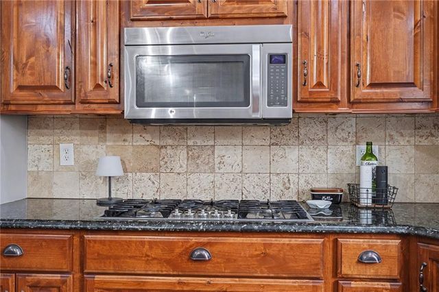 17492 Evans Road, Tonganoxie, KS 66086