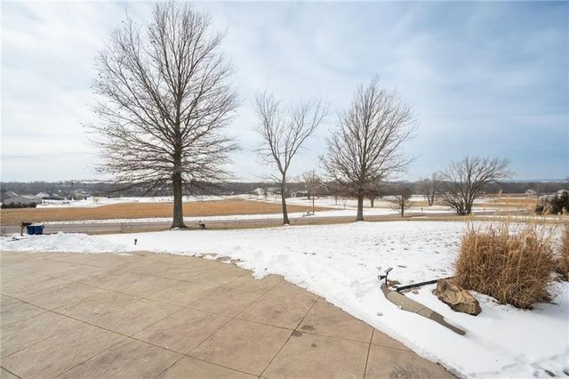 17492 Evans Road, Tonganoxie, KS 66086