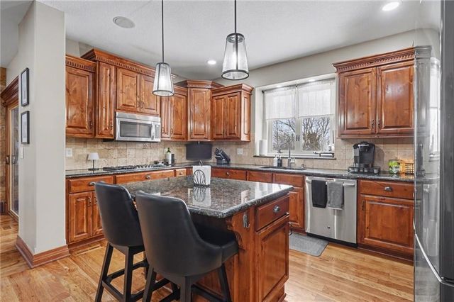 17492 Evans Road, Tonganoxie, KS 66086