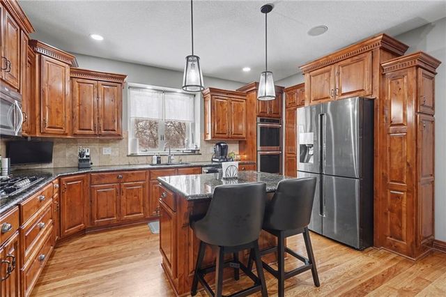 17492 Evans Road, Tonganoxie, KS 66086