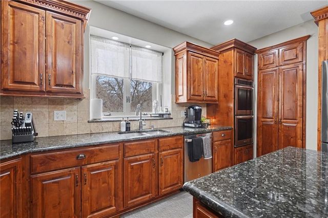 17492 Evans Road, Tonganoxie, KS 66086