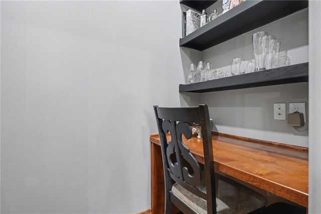 17492 Evans Road, Tonganoxie, KS 66086