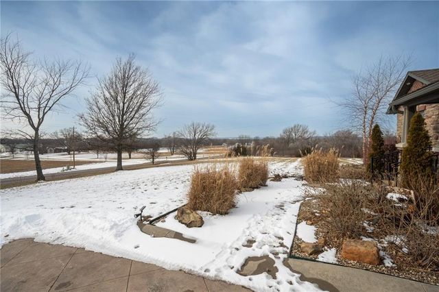 17492 Evans Road, Tonganoxie, KS 66086