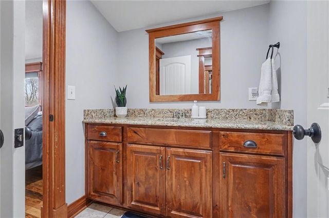 17492 Evans Road, Tonganoxie, KS 66086