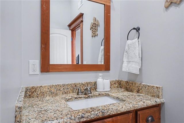 17492 Evans Road, Tonganoxie, KS 66086