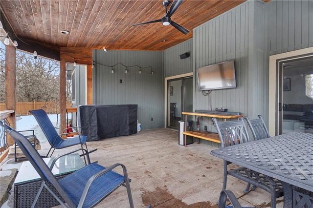 17492 Evans Road, Tonganoxie, KS 66086