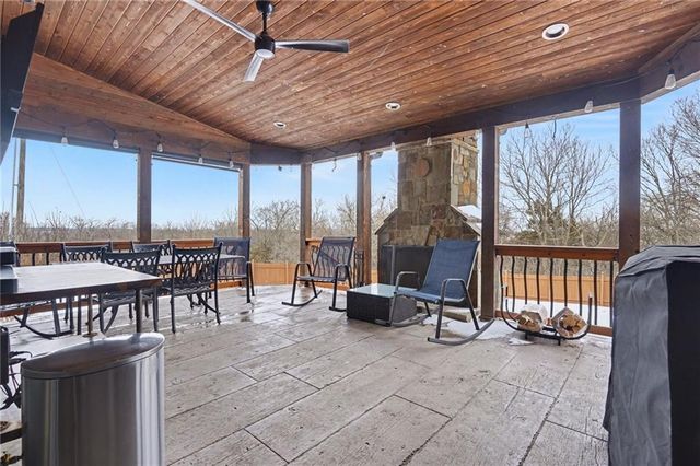 17492 Evans Road, Tonganoxie, KS 66086