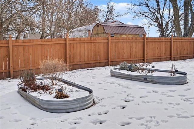 17492 Evans Road, Tonganoxie, KS 66086