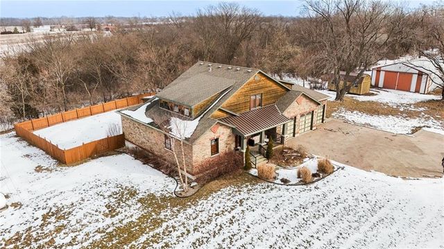 17492 Evans Road, Tonganoxie, KS 66086