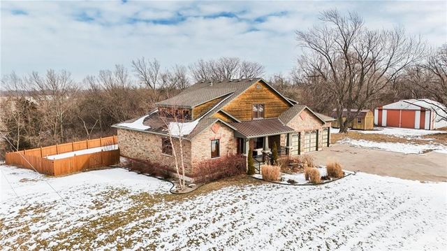 17492 Evans Road, Tonganoxie, KS 66086