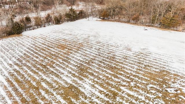 17492 Evans Road, Tonganoxie, KS 66086