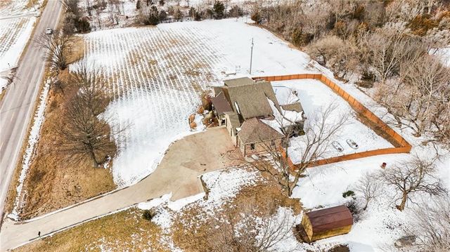 17492 Evans Road, Tonganoxie, KS 66086