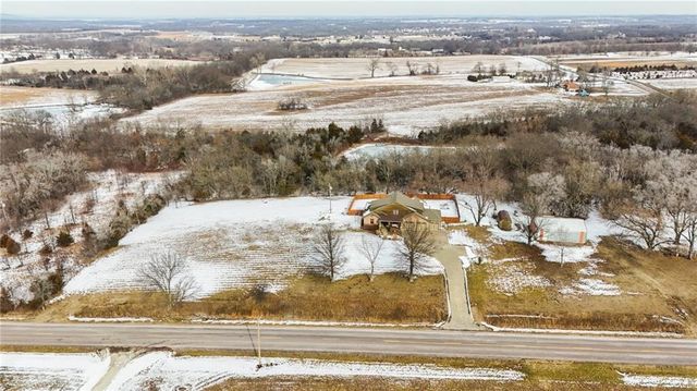 17492 Evans Road, Tonganoxie, KS 66086