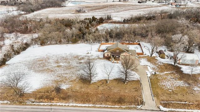 17492 Evans Road, Tonganoxie, KS 66086