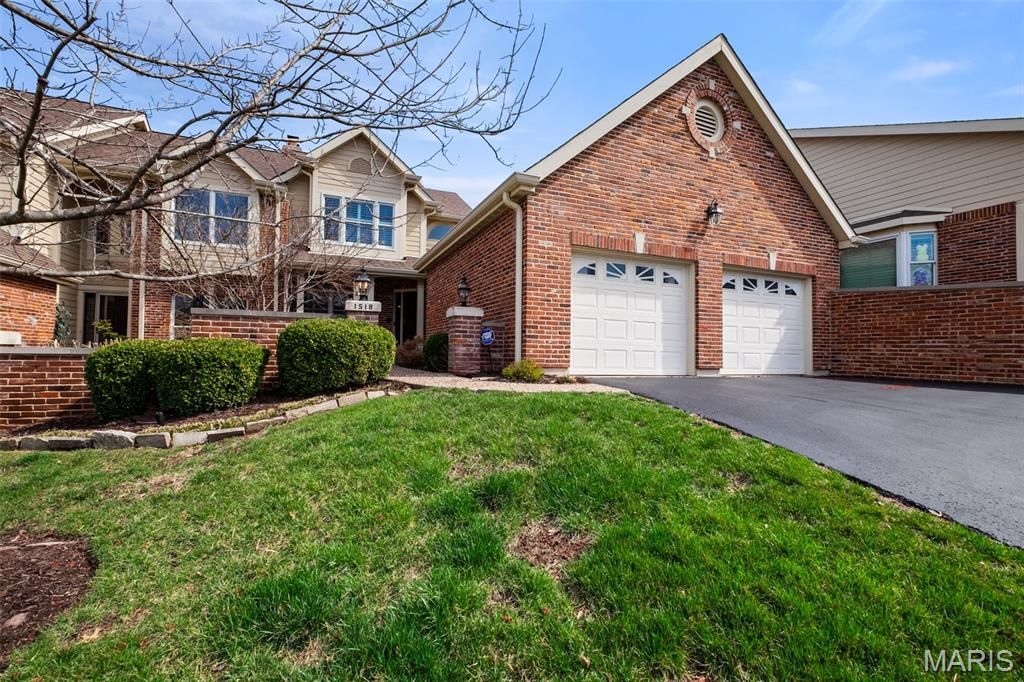 1518 Mallard Pointe Court, Chesterfield, MO 63017