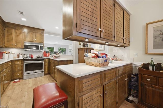 65 Sandie Point DR, Portsmouth, VA 23701