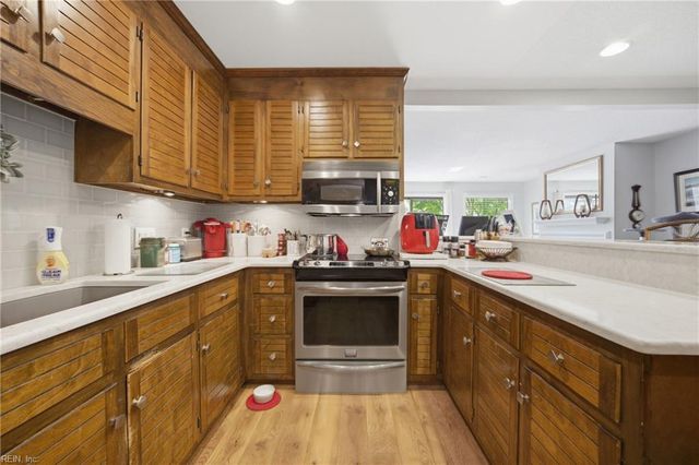 65 Sandie Point DR, Portsmouth, VA 23701