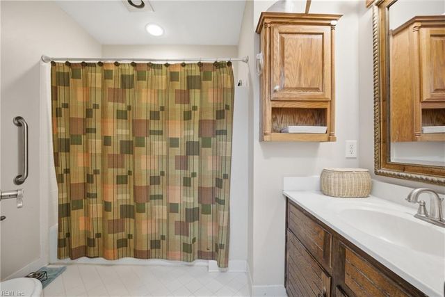 65 Sandie Point DR, Portsmouth, VA 23701