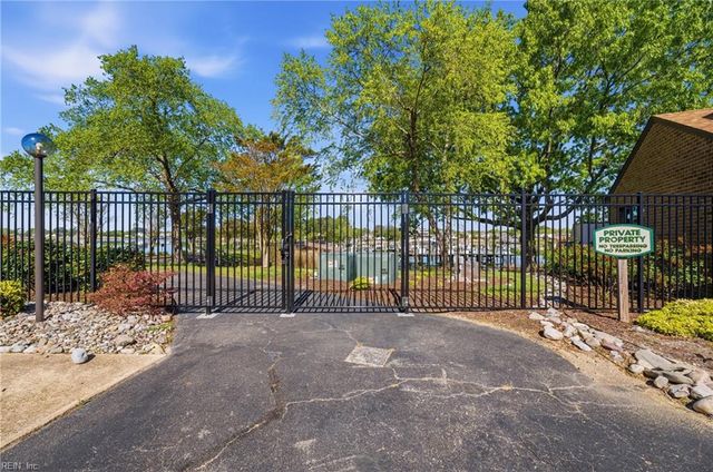 65 Sandie Point DR, Portsmouth, VA 23701