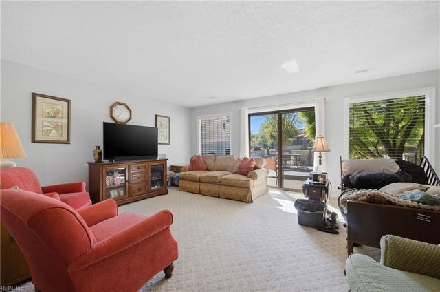 65 Sandie Point DR, Portsmouth, VA 23701