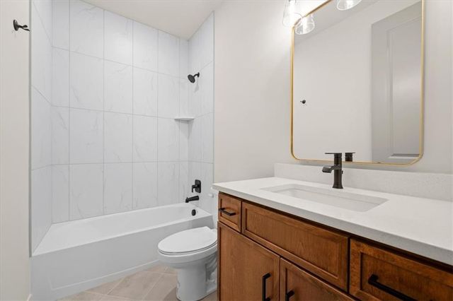 1408 Larkspur Place, Raymore, MO 64083