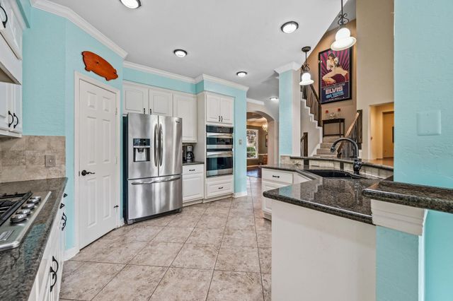 2439 Riverway Oak Drive, Kingwood, TX 77345