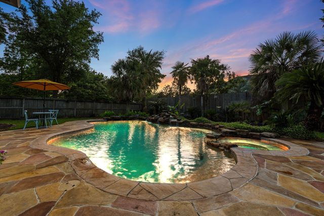 2439 Riverway Oak Drive, Kingwood, TX 77345