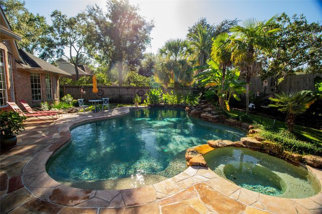 2439 Riverway Oak Drive, Kingwood, TX 77345