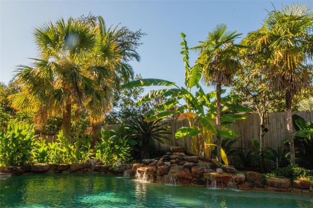 2439 Riverway Oak Drive, Kingwood, TX 77345