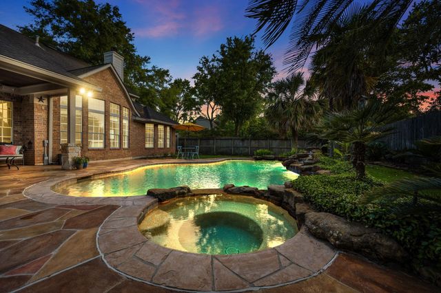 2439 Riverway Oak Drive, Kingwood, TX 77345