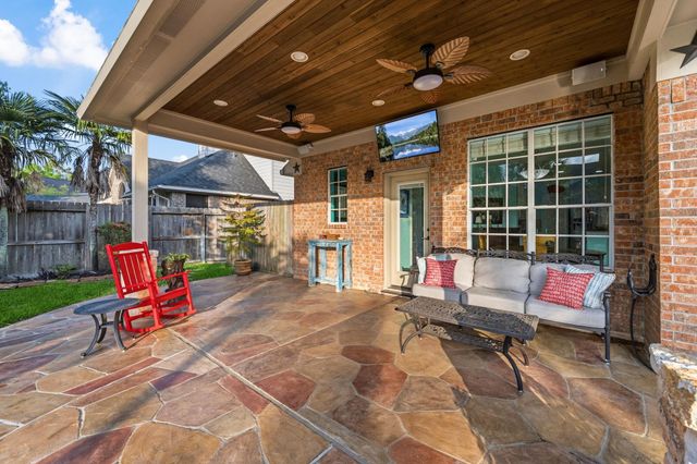 2439 Riverway Oak Drive, Kingwood, TX 77345