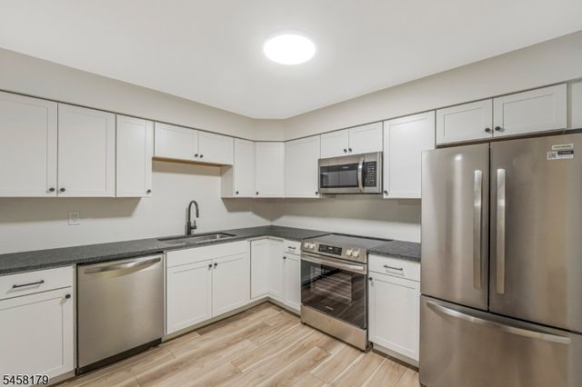 76 Farm Rd O, Hillsborough Twp., NJ 08844