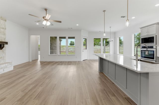 906 Perrin Lane, Van Alstyne, TX 75495