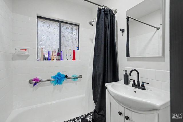 2505 Valorie Avenue, Bakersfield, CA 93304