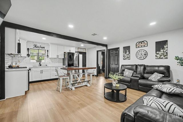 2505 Valorie Avenue, Bakersfield, CA 93304