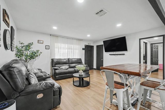 2505 Valorie Avenue, Bakersfield, CA 93304