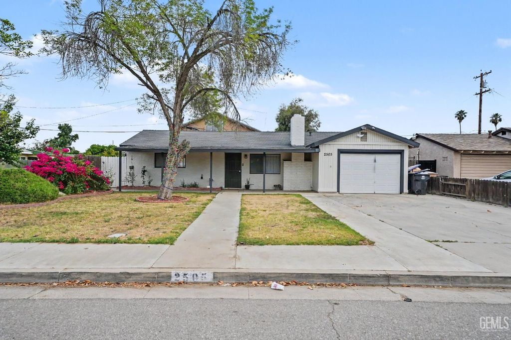 2505 Valorie Avenue, Bakersfield, CA 93304