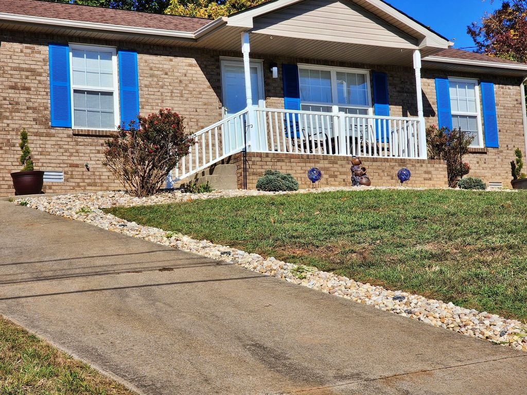 345 Donna Dr, Clarksville, TN 37042