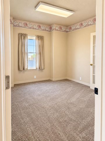 9208 Masini Lane NW, Albuquerque, NM 87114
