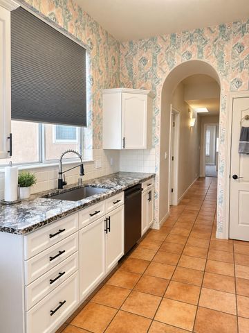 9208 Masini Lane NW, Albuquerque, NM 87114