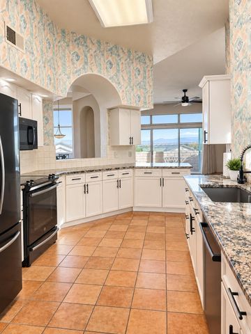 9208 Masini Lane NW, Albuquerque, NM 87114